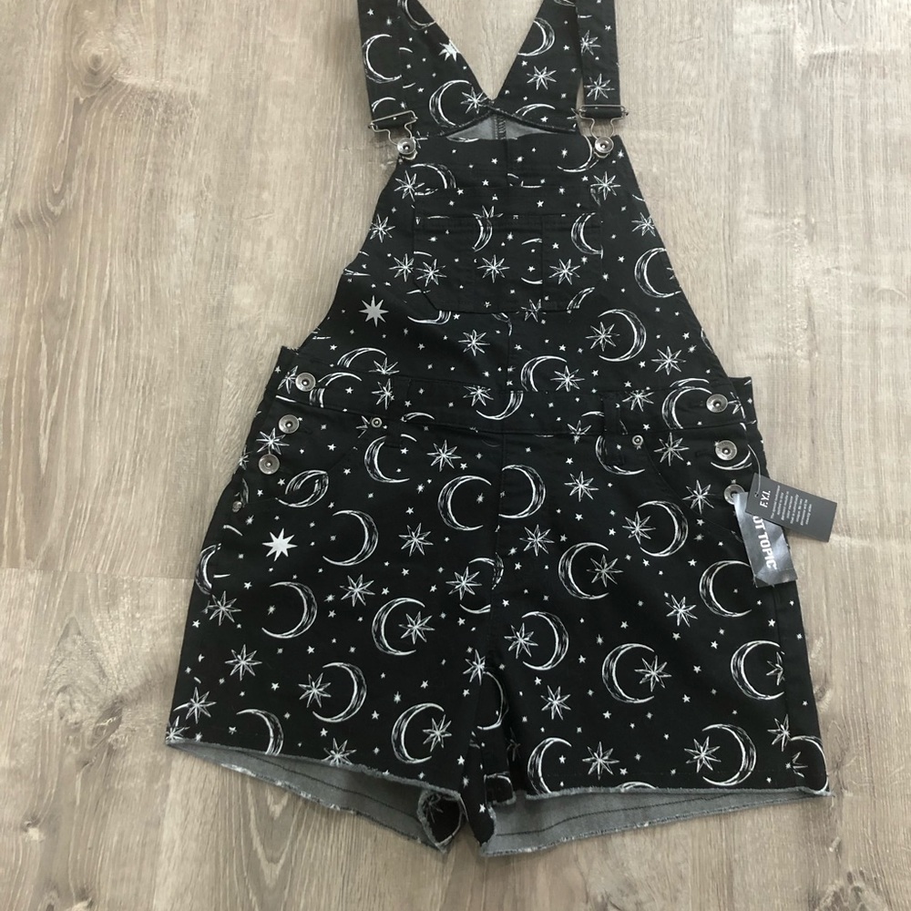NWT shorts overalls, black with stars and moons hot topic, small
